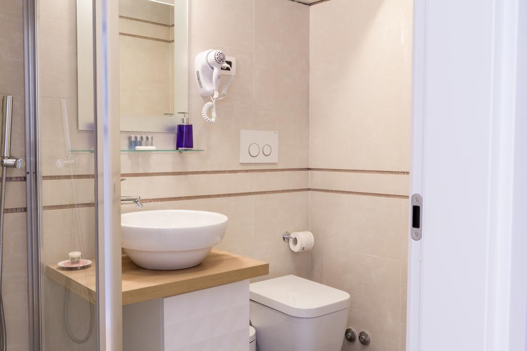 Bevilacqua Bed Roma Santa Croce Hotel Room photo