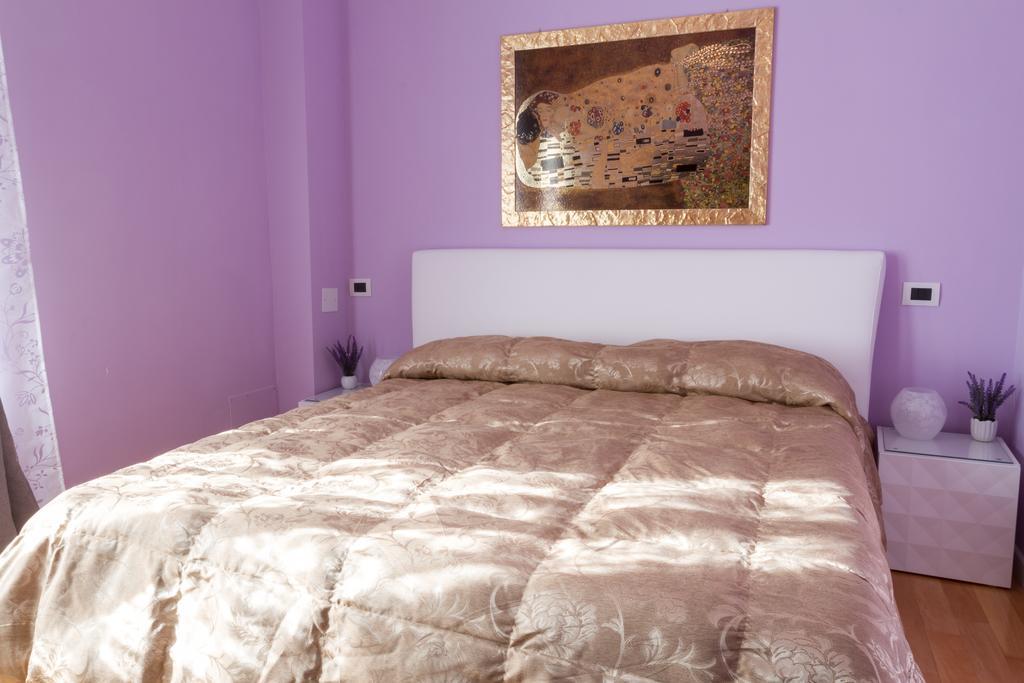 Bevilacqua Bed Roma Santa Croce Hotel Room photo