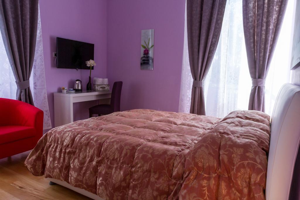 Bevilacqua Bed Roma Santa Croce Hotel Room photo