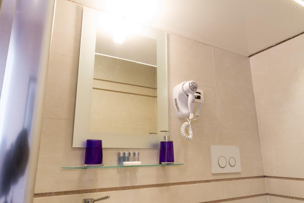 Bevilacqua Bed Roma Santa Croce Hotel Room photo